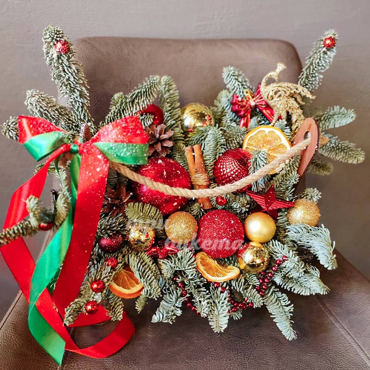 Ящичек хвойных веток и шишек (доп. фото)