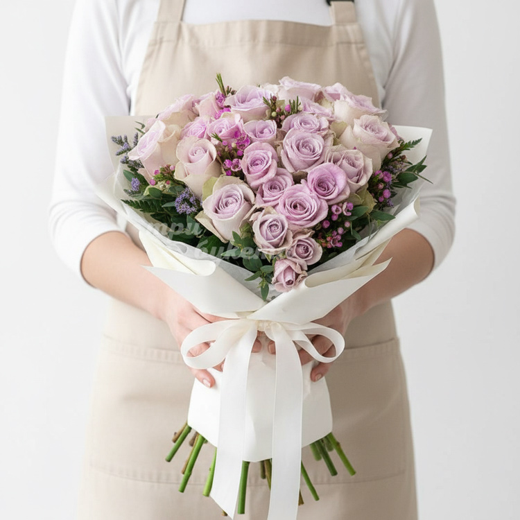 Букет из 29 сиреневых роз