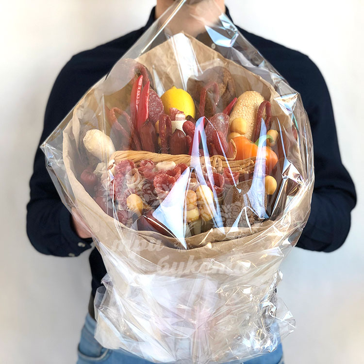 Букет из мясной нарезки и багетов (в упаковке)