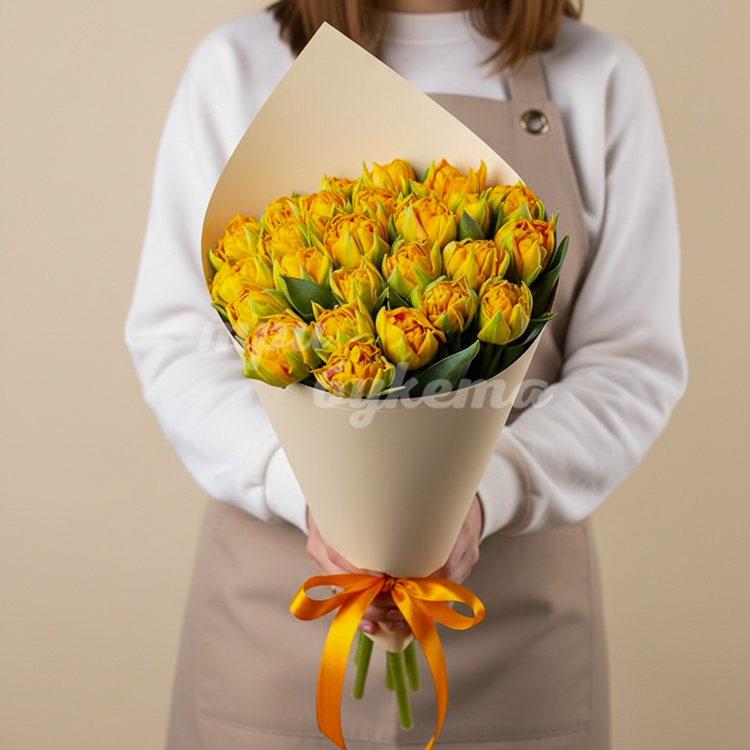 Букет из 25 тюльпанов в крафте