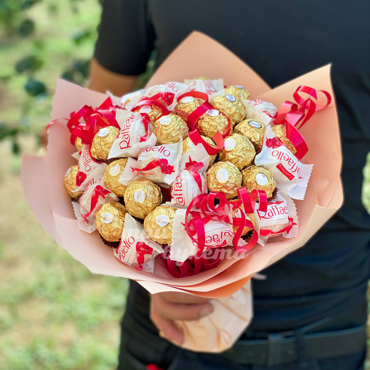 Сладкий букет из конфет